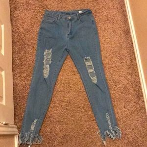 Brand New, ripped jeans. Never worn straight from Shein🤍 GOOD STRETCH!!